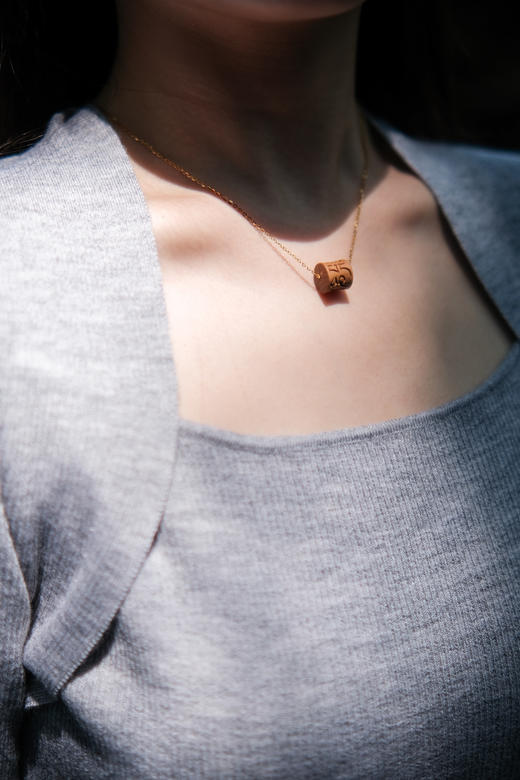 正宗印度迈索尔百年老料老山檀特别定制款：印度老山檀手工雕刻莲花耳环+六字箴言路路通吊坠！木质调的首饰太适合秋冬啦～～香气自然纯粹、治愈 商品图8