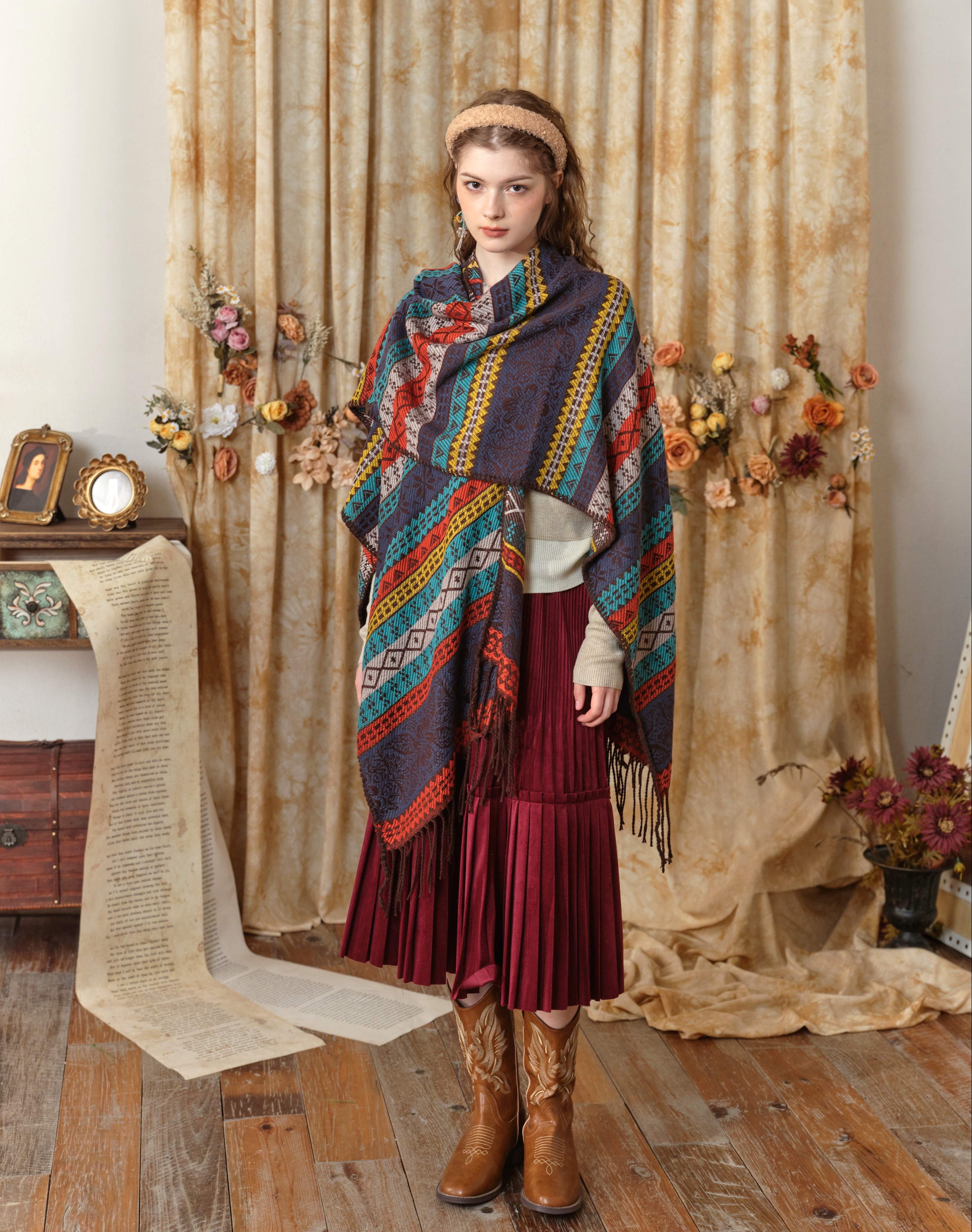 两三事定制2024秋冬新款波西米亚风流苏复古民族风披肩斗篷围巾