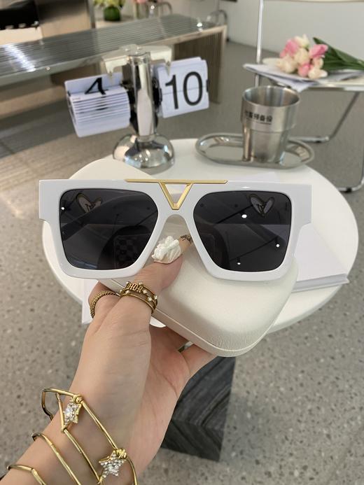 LOUIS VUITTO*MODEL：Z1609E太阳眼镜时尚爱心LOGO SIZE：66口19-145大框墨镜 商品图4