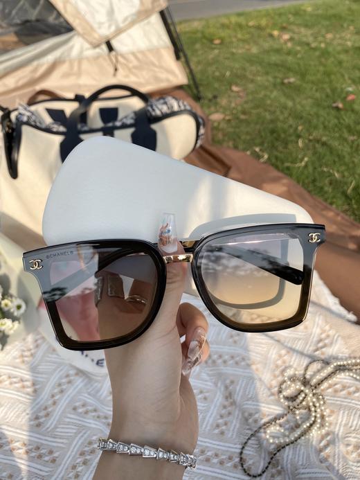 香家 型号CH7682方形太阳眼镜墨镜 简洁大气 轻巧低调有质感 加入小香经典元素 时尚气质过目难忘 尺寸：67口16-145?小红书热推款 商品图1