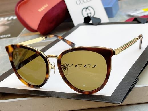 G家  GG0077SK 经典LOGO  绿红线条镜腿，非常优雅高贵??简单圆框经久不衰的经典制造.落落大方.大牌设计 ！size:56口19-140 商品图1