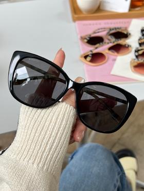 BRU 墨镜  BE4326太阳眼镜尺寸：56-16-140 全新的设计，延续了原来的设计风格 春夏新款，让您帅足一个夏天，令人充满期待…