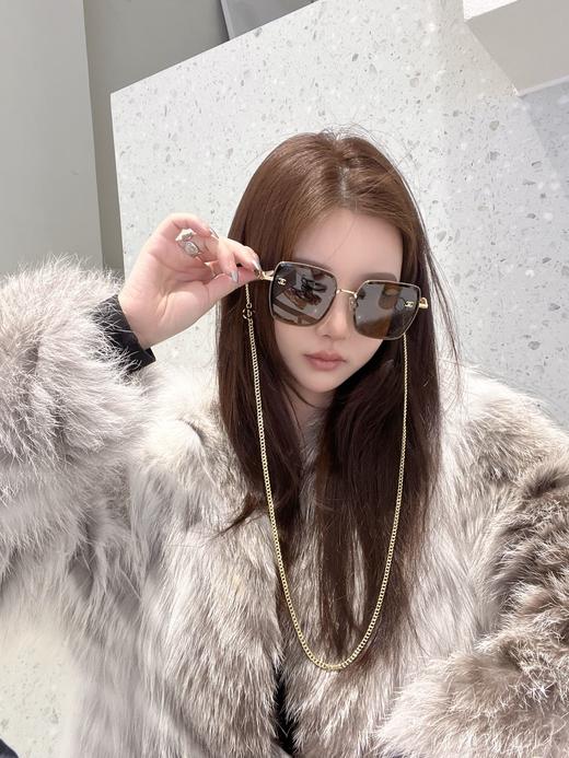 香家   墨镜 太阳眼镜 网红款太阳镜 型号CH7322 小红书推荐大框太阳镜尺寸：58口18-145 造型神器 双c标志搭配经典羊皮海洋链条  上脸效果无敌 商品图8