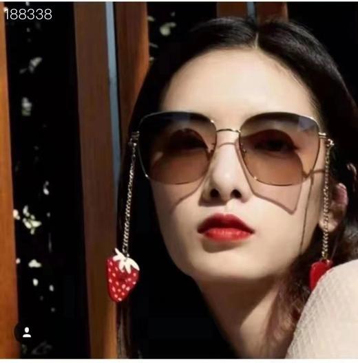 G家 眼镜框 新款齐色[玫瑰] 倪妮项偞婧广告款 潮流太阳镜大框搭配吊坠一对非常漂亮的女神范 个性十足的一款时尚太阳眼镜墨镜 型号 GG1030SK 商品图8
