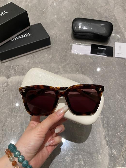 香家 型号CH7288 方形大框太阳眼镜 简洁大气 加入小香经典元素 时尚气质过目难忘 尺寸：65口14-145?小红书特推墨镜 商品图3