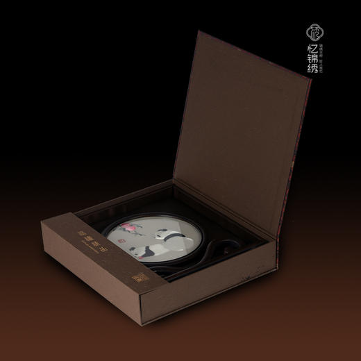 非遗手工工艺蜀绣福寿红桃双熊猫（如意框） 商品图4