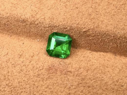 0.77ct 祖母绿裸石 商品图1