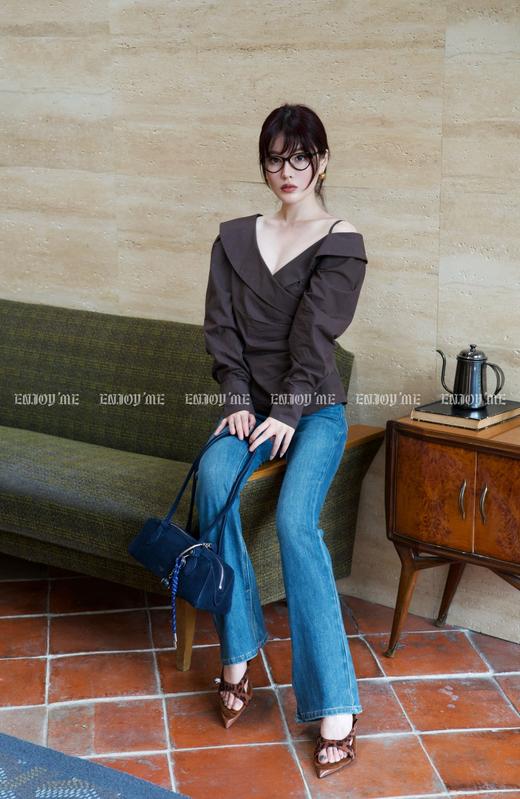 【门店同款】ENJOY秋季时光回廊V领露肩收腰衬衫 159247435 商品图0