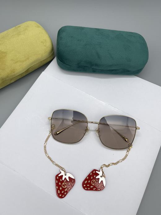 G家 眼镜框 新款齐色[玫瑰] 倪妮项偞婧广告款 潮流太阳镜大框搭配吊坠一对非常漂亮的女神范 个性十足的一款时尚太阳眼镜墨镜 型号 GG1030SK 商品图4