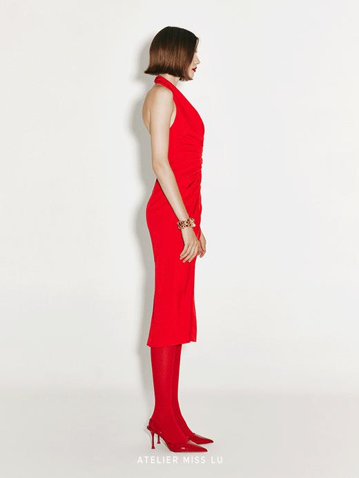 【阿米莉亚】褶皱设计挂脖露背修身连衣裙 商品图3