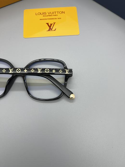 驴家光学太阳墨镜两用眼镜令经典方形亦有呈现。Model ：Z1861E，Z1862E Size ：54□17一145 商品图7