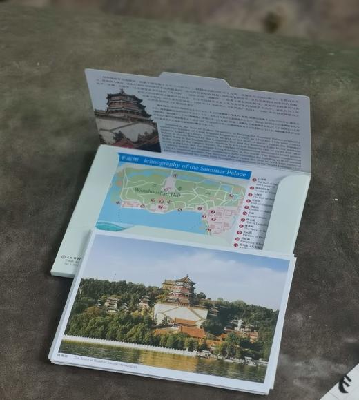 旧版明信片七种：

1、《颐和园》；2、《唐卡艺术绘画》；3、《末代皇朝旧影》；4、《长城》；5、《胡同魅力》；6、《长城古韵》；7、《明十三陵》，中国摄影出版社出版，版次不详，售价42元。 商品图10