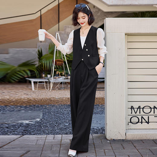 2024年秋季新款修身显瘦今年流行时尚百搭短款两件套HANYUSHEQ3 商品图3