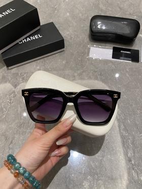 香家 型号CH7288 方形大框太阳眼镜 简洁大气 加入小香经典元素 时尚气质过目难忘 尺寸：65口14-145?小红书特推墨镜