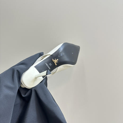 普拉哒三角标凉鞋 商品图9