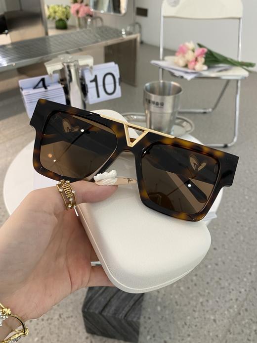 驴家 MODEL：Z1609E太阳眼镜时尚爱心LOGO SIZE：66口19-145大框墨镜 商品图3