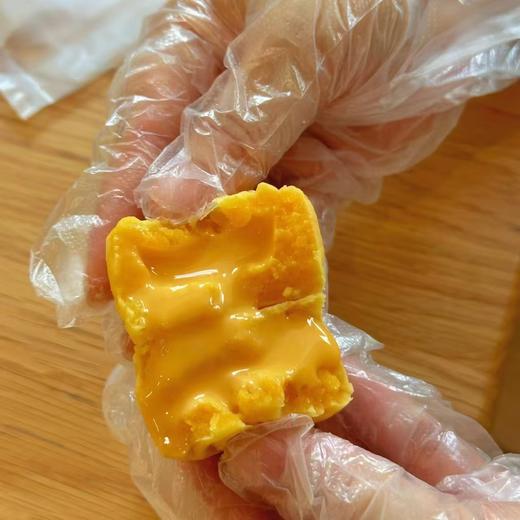 经典奶黄流心月饼 商品图0
