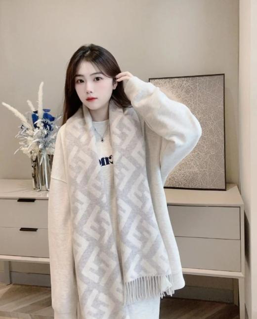 芬迪 围巾 商品图0