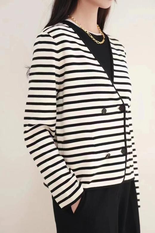 薄超细开衫针织套装 条纹休闲小香针织开衫/背心套装 圣马洛条纹针织系列 可通勤可日常 简约大气 全棉轻盈细棉纱织就 面料挺阔 商品图2