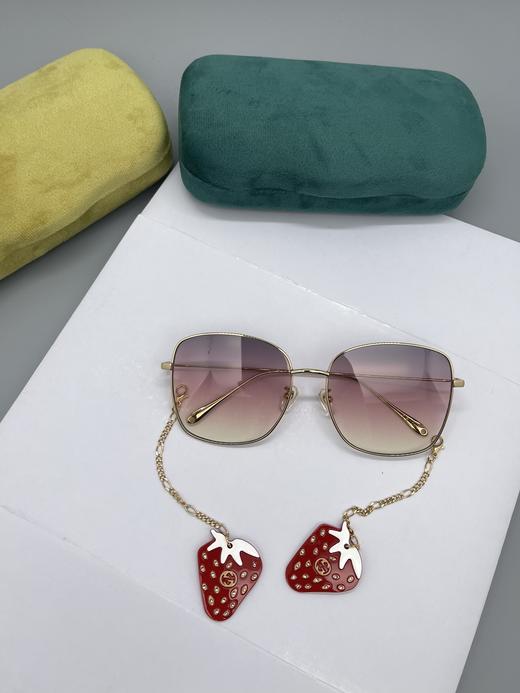 G家 眼镜框 新款齐色[玫瑰] 倪妮项偞婧广告款 潮流太阳镜大框搭配吊坠一对非常漂亮的女神范 个性十足的一款时尚太阳眼镜墨镜 型号 GG1030SK 商品图1