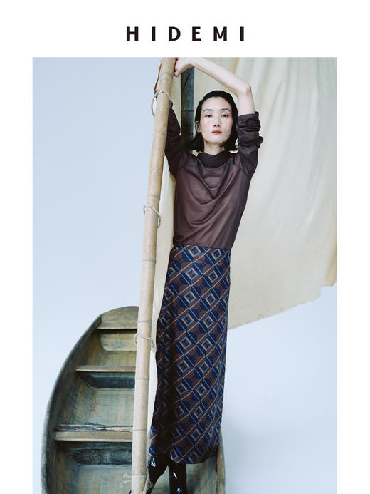 HIDEMI 极简小立领半透感微宽松打底长袖上衣 深巧克力色/黑色 商品图5