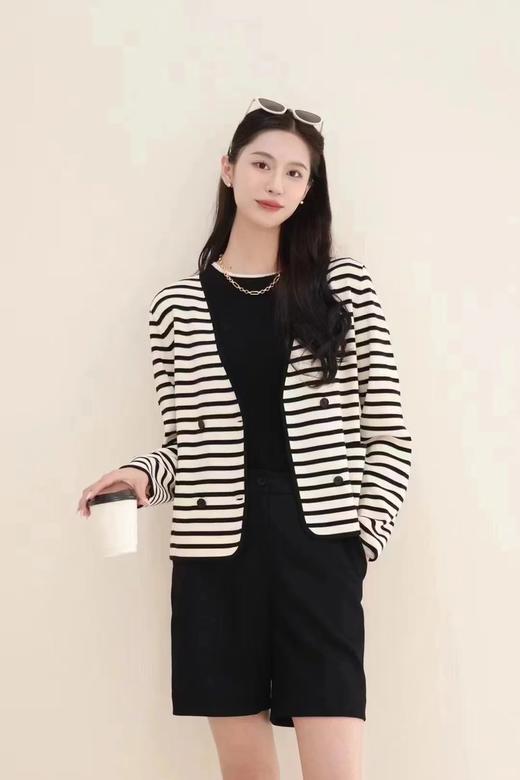 薄超细开衫针织套装 条纹休闲小香针织开衫/背心套装 圣马洛条纹针织系列 可通勤可日常 简约大气 全棉轻盈细棉纱织就 面料挺阔 商品图3