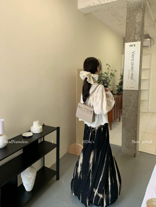 Read Nameless /独家定制刺绣娃娃领衬衫+水墨扎染裙 商品图0