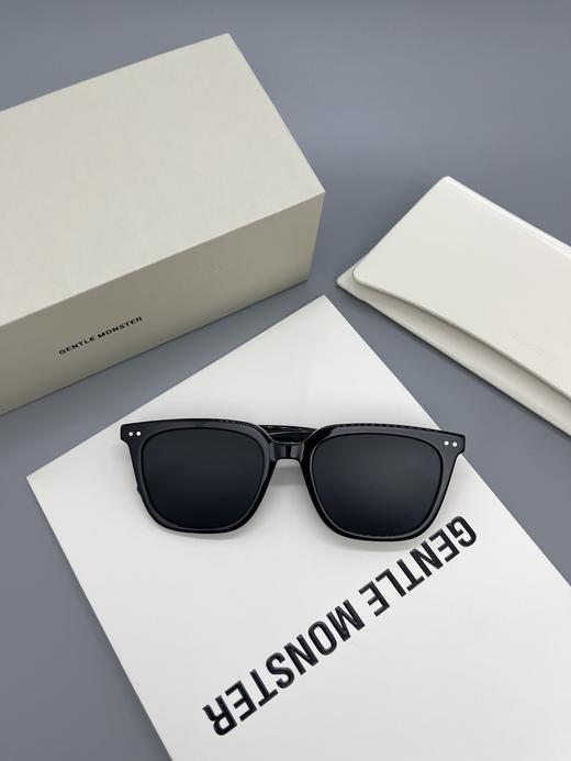 GENTLE MONSTER，Noma，字母图案镜腿 GM 墨镜高品质不规则板材猫眼形时尚太阳镜 商品图3