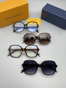 驴家光学太阳两用眼镜令经典方形亦有呈现。高端品质，新款，Model ：Z1861E，Z1862E Size ：54□17一145