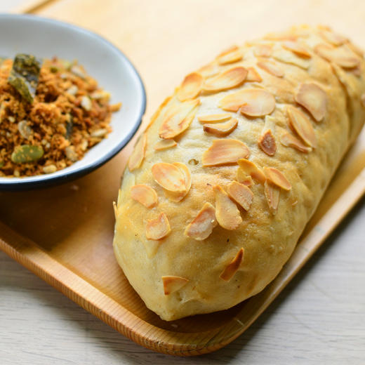 【周三周五周日发】耘珂坚果素松软欧咸味面包 植物基素食面包 有嚼劲/选用台湾海苔素香松做馅料 商品图0