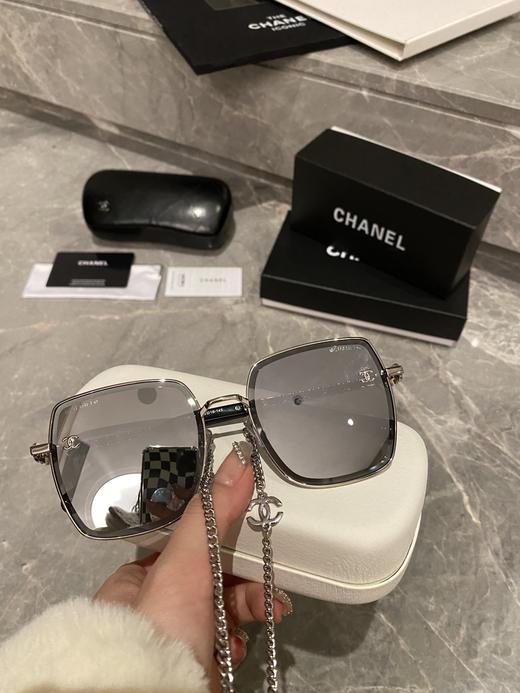 香家   墨镜 太阳眼镜 网红款太阳镜 型号CH7322 小红书推荐大框太阳镜尺寸：58口18-145 造型神器 双c标志搭配经典羊皮海洋链条  上脸效果无敌 商品图3