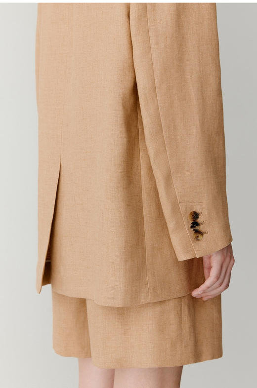 普洱染色斜纹汉麻西装外套 挺括流畅线条描摹独立气场 正肩H型西装 小个子友好款 简洁设计+流畅立裁线条 塑形不紧绷且显瘦 商品图2