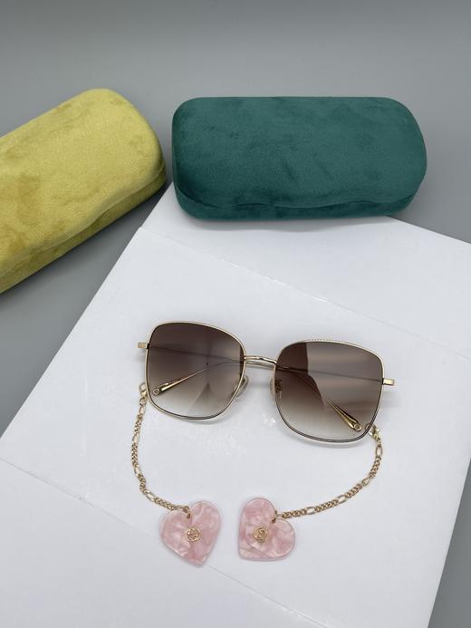 G家 眼镜框 新款齐色[玫瑰] 倪妮项偞婧广告款 潮流太阳镜大框搭配吊坠一对非常漂亮的女神范 个性十足的一款时尚太阳眼镜墨镜 型号 GG1030SK 商品图6