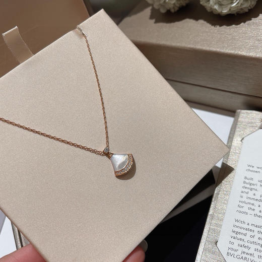 白贝母裙子项链 商品图0