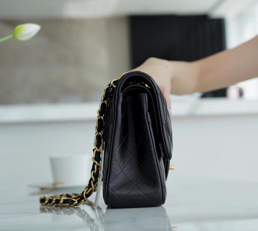 香奶奶「Classic Flap」经典口盖包 黑羊金中号25C 商品图2