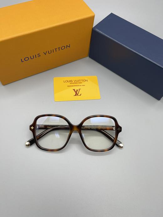 驴家光学太阳墨镜两用眼镜令经典方形亦有呈现。Model ：Z1861E，Z1862E Size ：54□17一145 商品图5