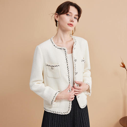 EITIE爱特爱冬季新款精致气质高级感经典小香风直筒显瘦短款外套D2403411 商品图2