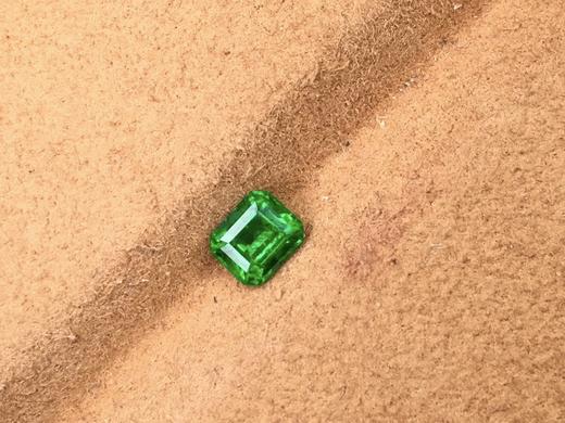 0.58ct 祖母绿裸石 商品图3