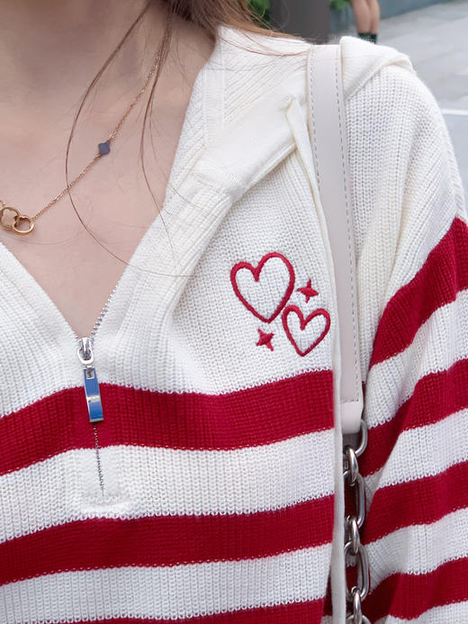 【百图lulu定制】【蔓越莓海魂衫】红白条纹   活力  V领连帽针织衫 商品图4