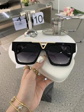 LOUIS VUITTO*MODEL：Z1609E太阳眼镜时尚爱心LOGO SIZE：66口19-145大框墨镜