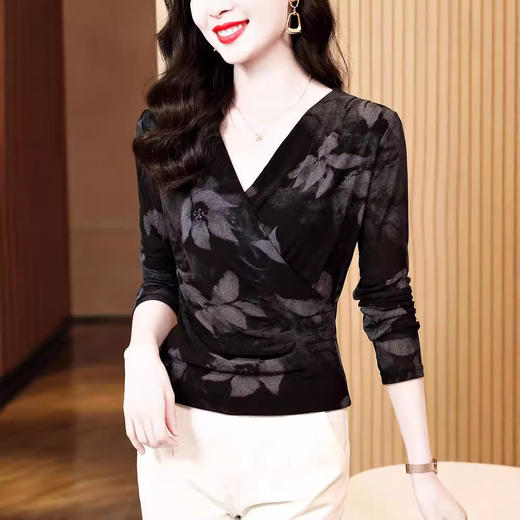 KQL E37M2820印花交叉V领气质大码长袖网纱打底衫 商品图1