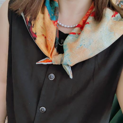 【甄珠贝·艺术家系列】70*70cm白桦林双面异色丝羊毛丝巾和天然淡水珍珠弹力圈巾扣礼盒套装 商品图3