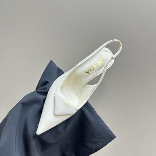 普拉哒三角标凉鞋 商品图7