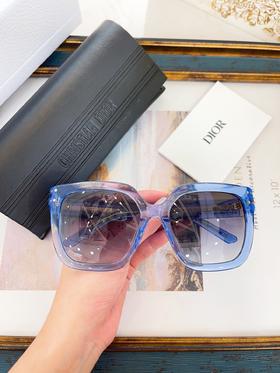 D家 墨镜（顶板镜片，可配度数） Diorsinature S10F 尺码:55口17-135 字母镜腿 CD高品质板材方形时尚太阳镜