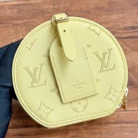 迷你圆饼   选用全牛皮压孔点缀   全钢五金