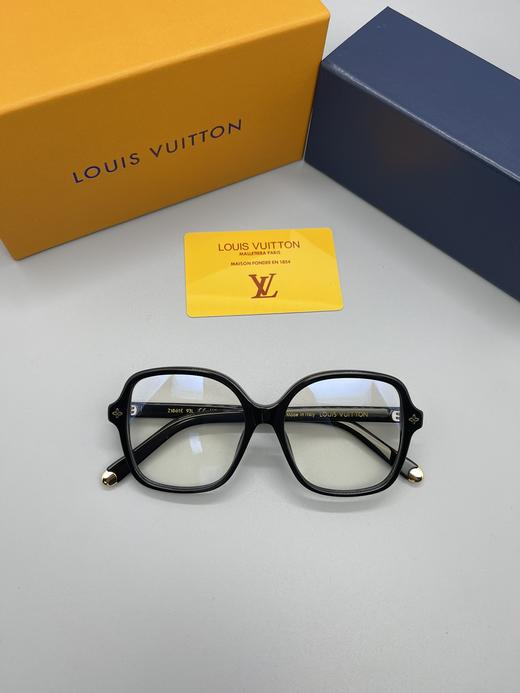 驴家光学太阳墨镜两用眼镜令经典方形亦有呈现。Model ：Z1861E，Z1862E Size ：54□17一145 商品图2