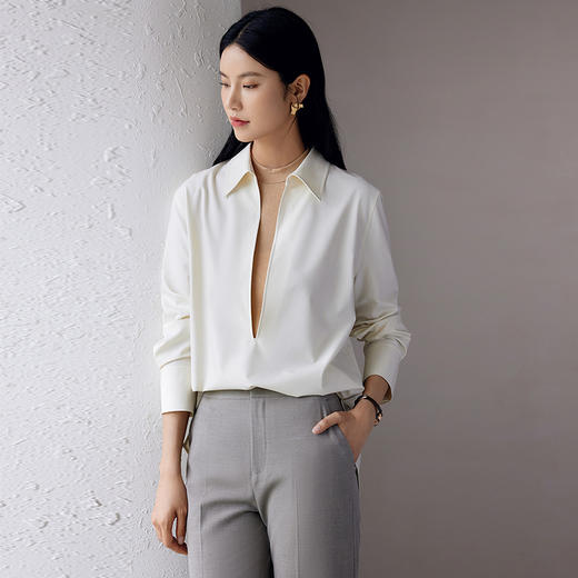 玳莎V领套头衬衫女2024秋季新款简约纯色设计感外搭上衣小众宽松  EC31306 商品图0