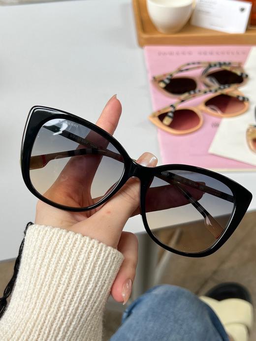 BRU 墨镜  BE4326太阳眼镜尺寸：56-16-140 全新的设计，延续了原来的设计风格 春夏新款，让您帅足一个夏天，令人充满期待… 商品图1