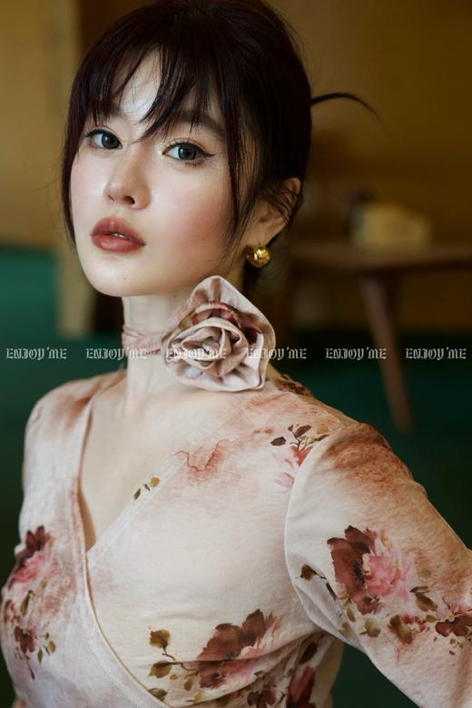 【门店同款】ENJOY秋季时光回廊浪漫玫瑰飘带上衣 159393441 商品图6