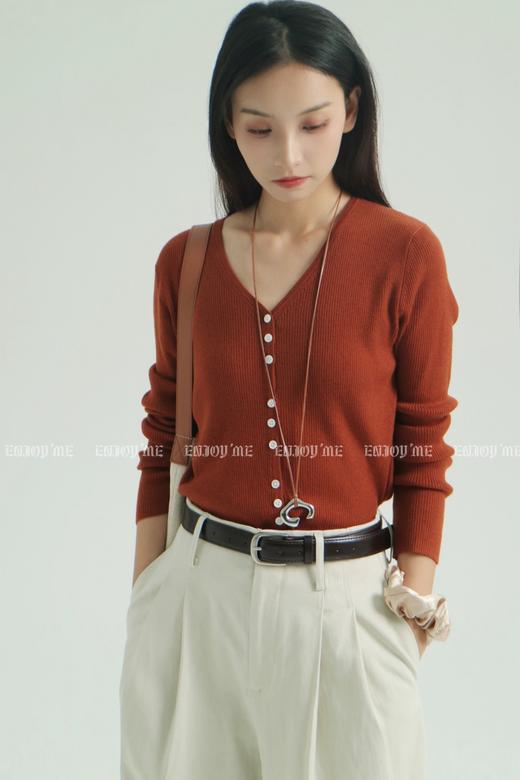 【门店同款】ENJOY秋季细坑条排扣V领针织衫 159205892 商品图0